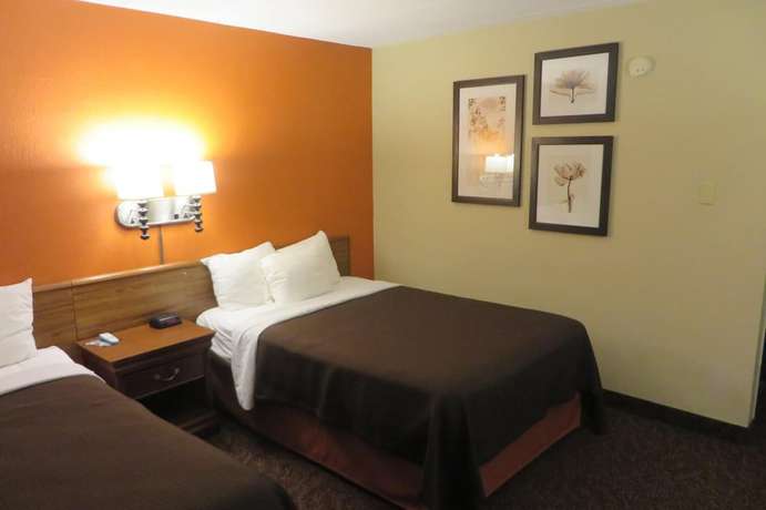 Imagen de la habitación del Hotel AmericInn by Wyndham Forest Lake. Foto 15