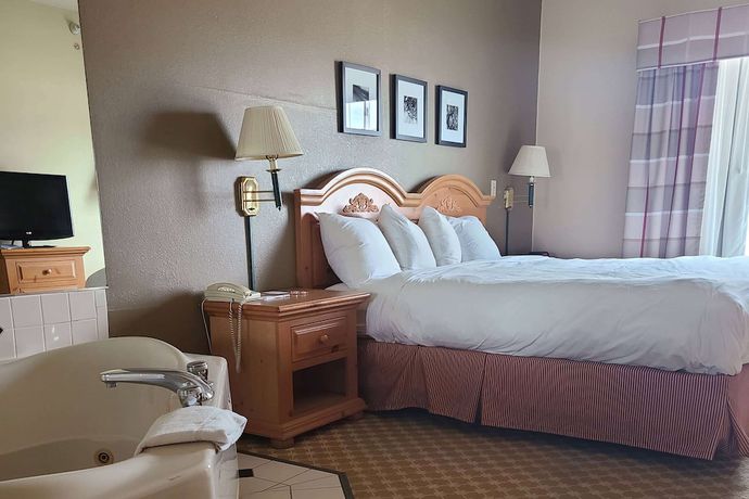 Imagen de la habitación del Hotel AmericInn by Wyndham Galesburg. Foto 8