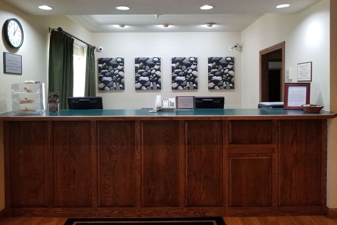 Imagen de los interiores del Hotel AmericInn by Wyndham Galesburg. Foto 17