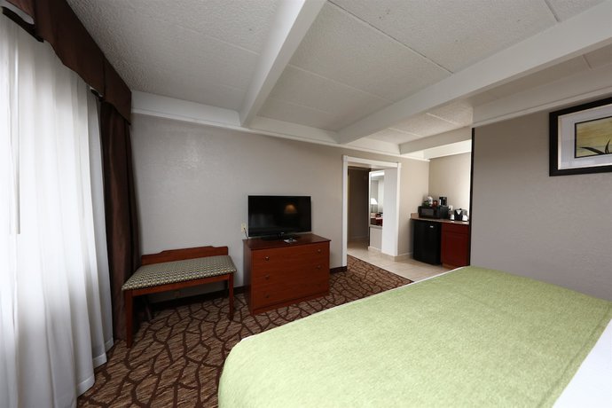 Imagen de la habitación del Hotel AmericInn by Wyndham Grand Rapids Airport North. Foto 9