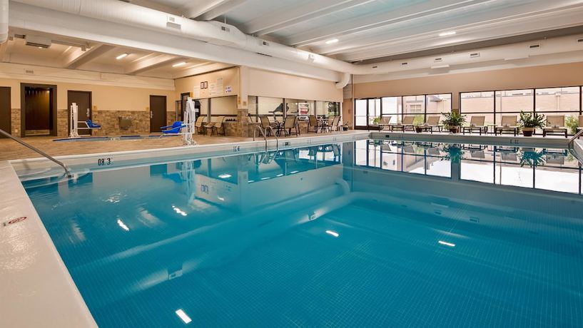 Imagen de la piscina del Hotel AmericInn by Wyndham Grand Rapids Airport North. Foto 19