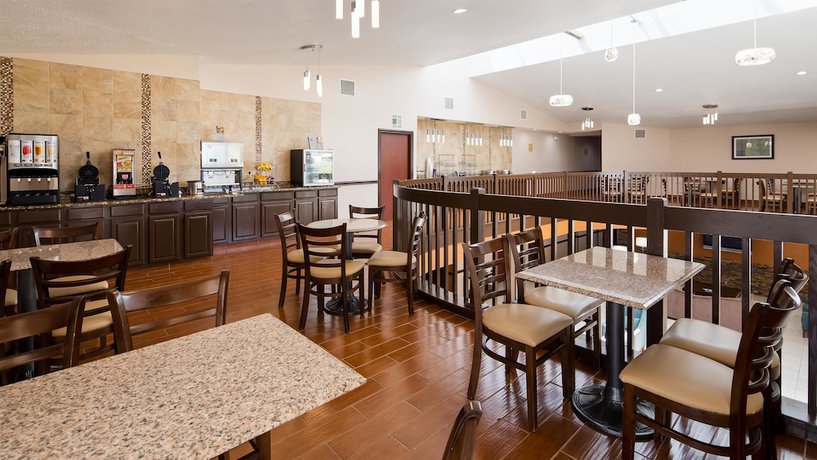 Imagen del bar/restaurante del Hotel AmericInn by Wyndham Grand Rapids Airport North. Foto 2