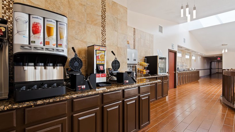 Imagen del bar/restaurante del Hotel AmericInn by Wyndham Grand Rapids Airport North. Foto 3