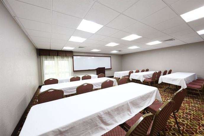 Imagen de los interiores del Hotel AmericInn by Wyndham Grand Rapids Airport North. Foto 18