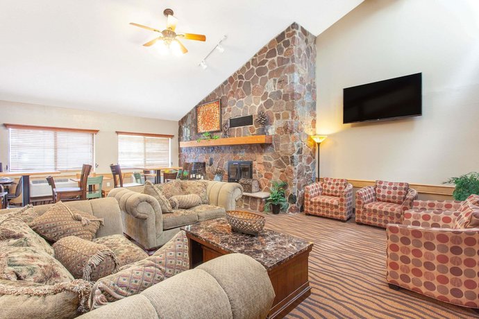 Imagen de los interiores del Hotel AmericInn by Wyndham Ham Lake. Foto 15