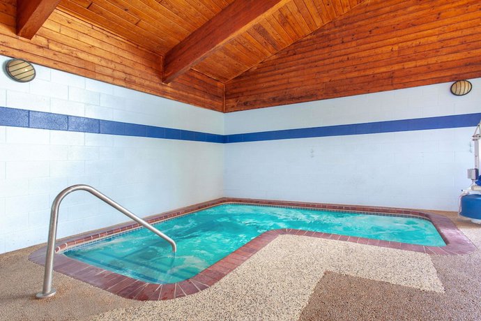 Imagen de la piscina del Hotel AmericInn by Wyndham Ham Lake. Foto 17