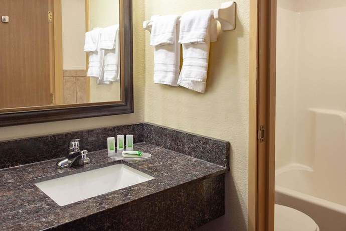 Imagen de la habitación del Hotel AmericInn by Wyndham Ham Lake. Foto 11