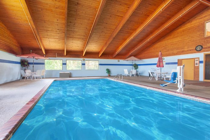 Imagen de la piscina del Hotel AmericInn by Wyndham Ham Lake. Foto 18