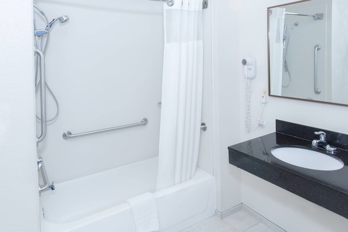 Imagen de la habitación del Hotel AmericInn by Wyndham Hays. Foto 8