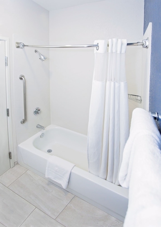 Imagen de la habitación del Hotel AmericInn by Wyndham Hays. Foto 10