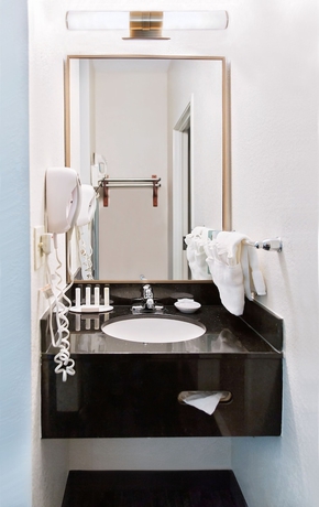 Imagen de la habitación del Hotel AmericInn by Wyndham Hays. Foto 12