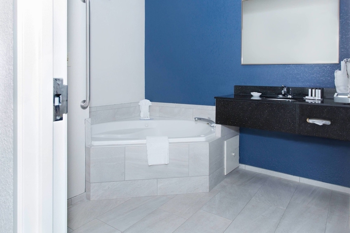 Imagen de la habitación del Hotel AmericInn by Wyndham Hays. Foto 13