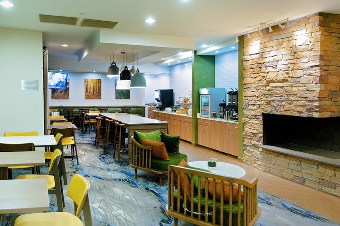 Imagen del bar/restaurante del Hotel AmericInn by Wyndham Hays. Foto 5