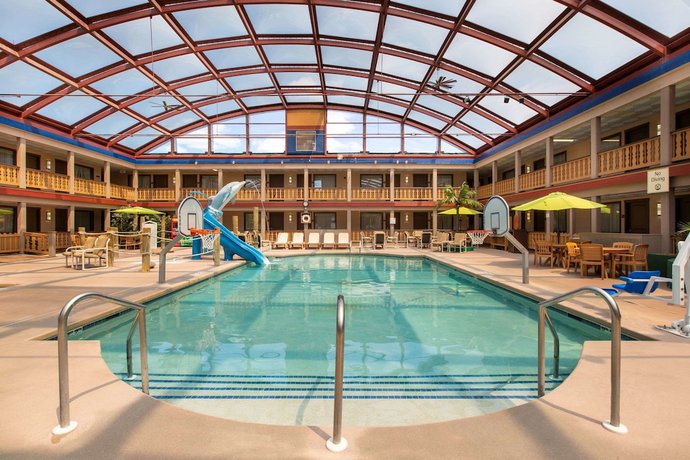 Imagen de la piscina del Hotel AmericInn by Wyndham La Crosse Riverfront Conference Center. Foto 12