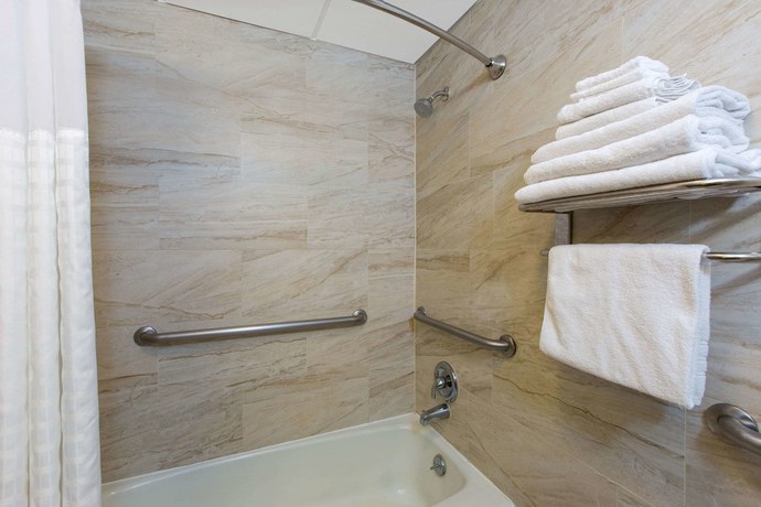 Imagen de la habitación del Hotel AmericInn by Wyndham La Crosse Riverfront Conference Center. Foto 6