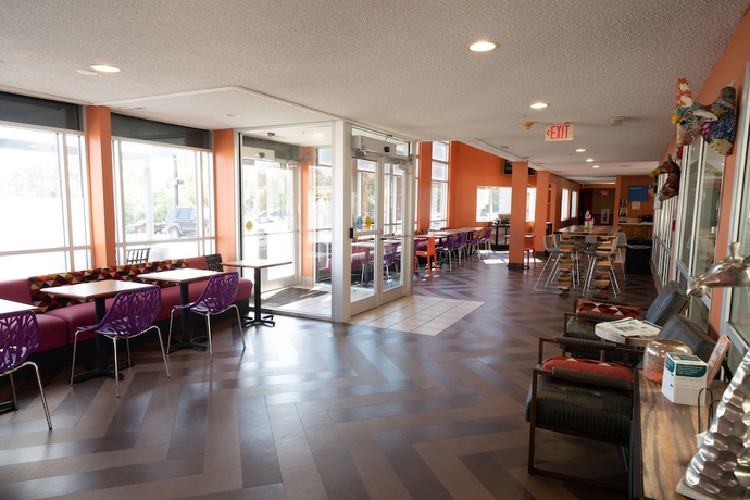 Imagen de los interiores del Hotel AmericInn by Wyndham Omaha Near Zoo. Foto 10