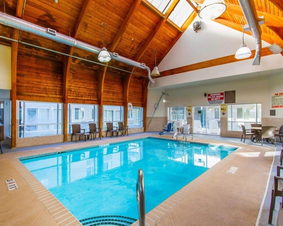 Imagen de la piscina del Hotel AmericInn by Wyndham Omaha Near Zoo. Foto 19