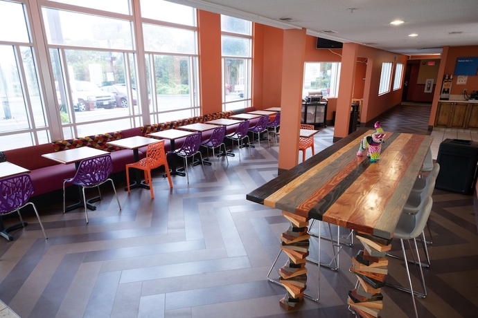 Imagen del bar/restaurante del Hotel AmericInn by Wyndham Omaha Near Zoo. Foto 3