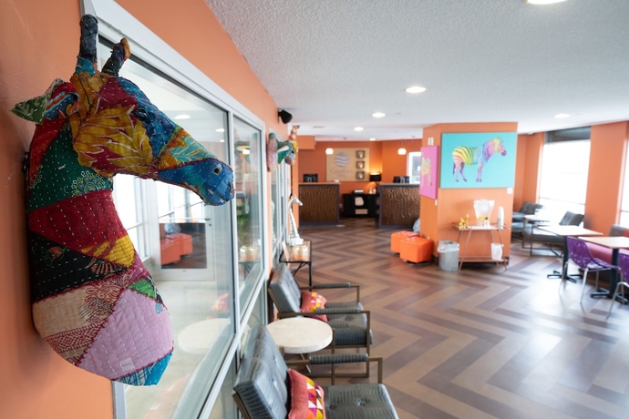 Imagen de los interiores del Hotel AmericInn by Wyndham Omaha Near Zoo. Foto 18