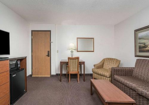 Imagen de la habitación del Hotel AmericInn by Wyndham Rapid City. Foto 4