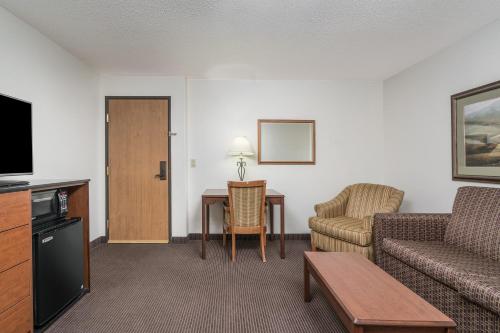 Imagen de la habitación del Hotel AmericInn by Wyndham Rapid City. Foto 7