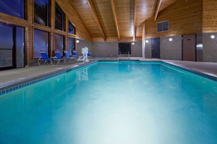 Imagen de la piscina del Hotel AmericInn by Wyndham Red Wing. Foto 19