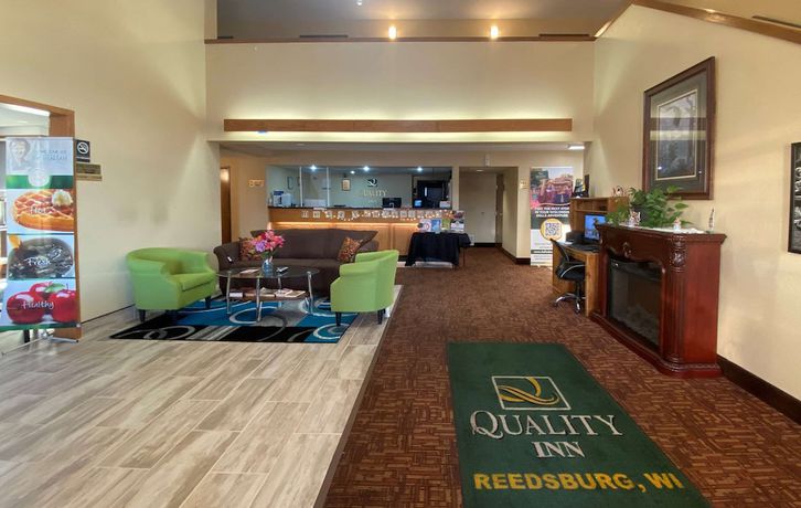 Imagen de los interiores del Hotel AmericInn by Wyndham Reedsburg. Foto 19