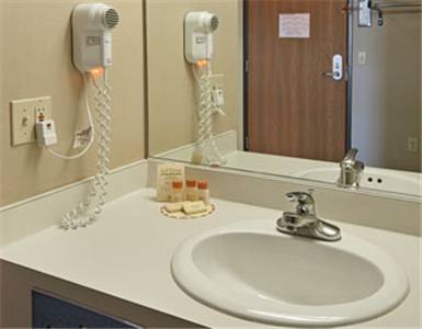 Imagen de la habitación del Hotel AmericInn by Wyndham Saint Ignace. Foto 8