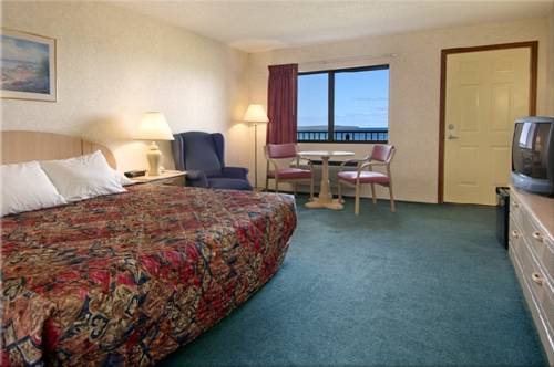 Imagen de la habitación del Hotel AmericInn by Wyndham Saint Ignace. Foto 10