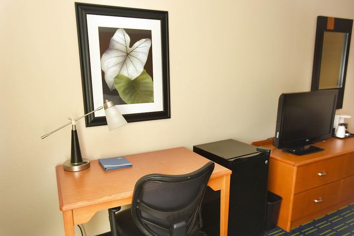 Imagen de la habitación del Hotel AmericInn by Wyndham Topeka. Foto 7