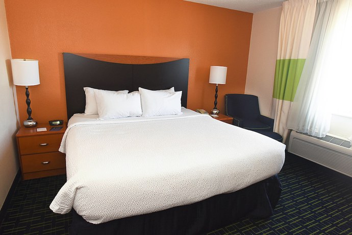 Imagen de la habitación del Hotel AmericInn by Wyndham Topeka. Foto 12