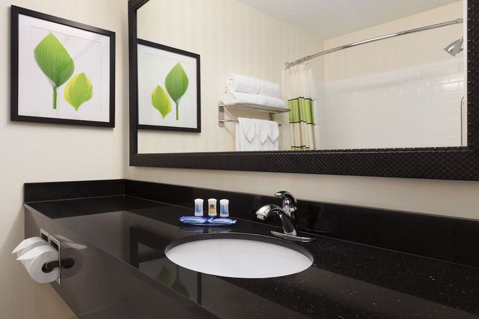 Imagen de la habitación del Hotel AmericInn by Wyndham Topeka. Foto 18