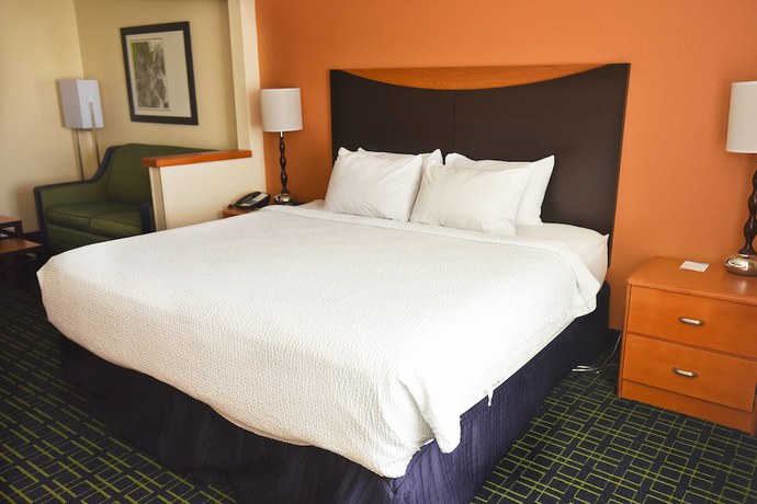Imagen de la habitación del Hotel AmericInn by Wyndham Topeka. Foto 19