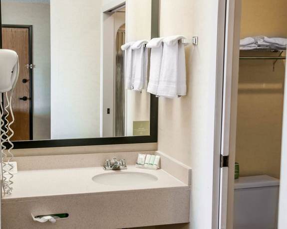 Imagen de la habitación del Hotel AmericInn by Wyndham Urbana/Champaign University Area. Foto 13