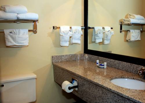 Imagen de la habitación del Hotel AmericInn by Wyndham Woodstock IL. Foto 15