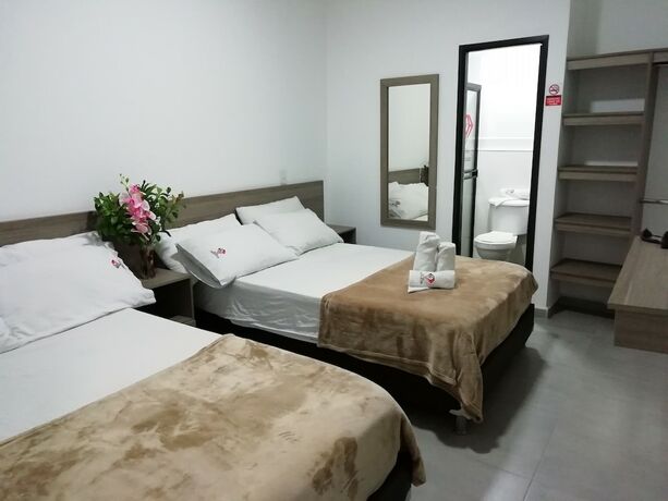 Imagen de la habitación del Hotel America 52. Foto 16