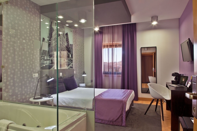 Imagen de la habitación del Hotel America Diamonds. Foto 7