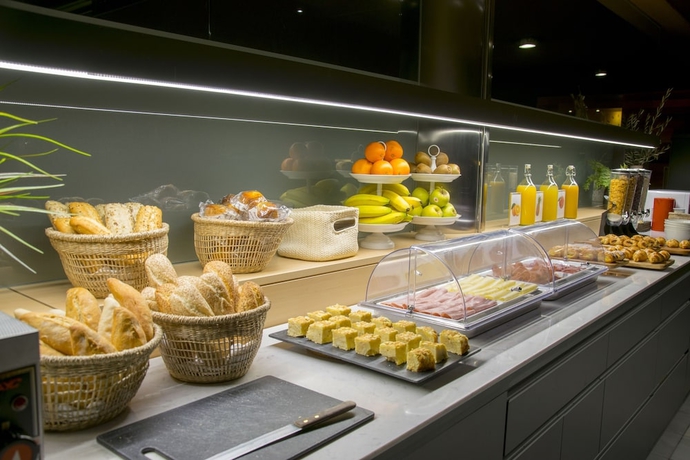 Imagen del bar/restaurante del Hotel America, Igualada. Foto 2