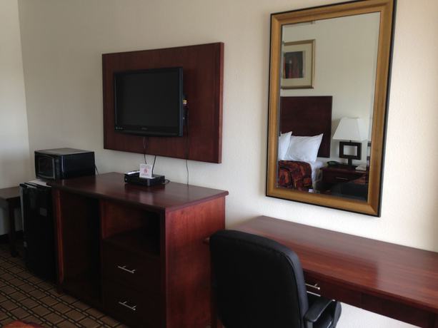 Imagen de la habitación del Hotel America Inn and Suites. Foto 11