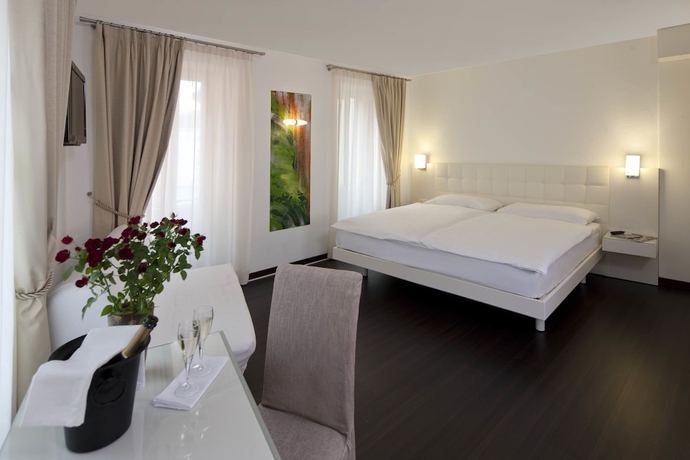 Imagen de la habitación del Hotel America, Locarno. Foto 13