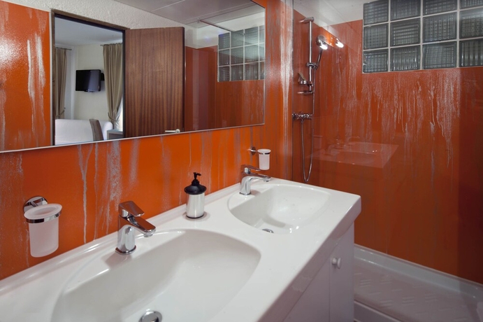 Imagen de la habitación del Hotel America, Locarno. Foto 19