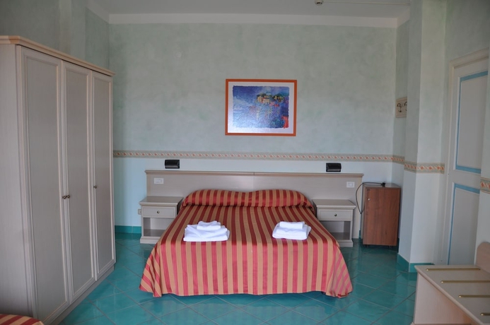 Imagen de la habitación del Hotel America, Marina di Camerota. Foto 2