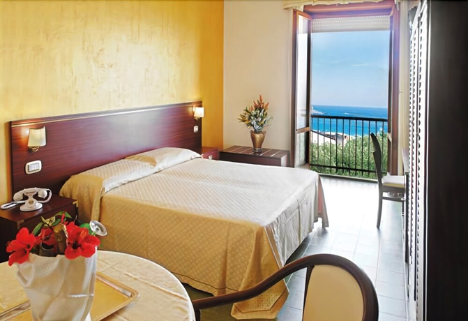 Imagen de la habitación del Hotel America, Marina di Camerota. Foto 3