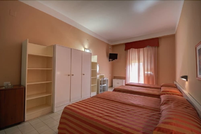 Imagen de la habitación del Hotel America, Marina di Camerota. Foto 5