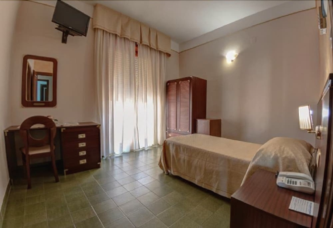 Imagen de la habitación del Hotel America, Marina di Camerota. Foto 8