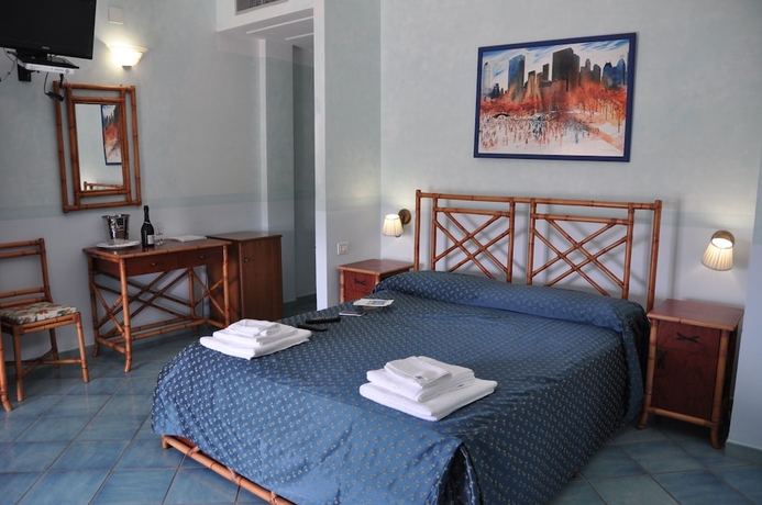 Imagen de la habitación del Hotel America, Marina di Camerota. Foto 14