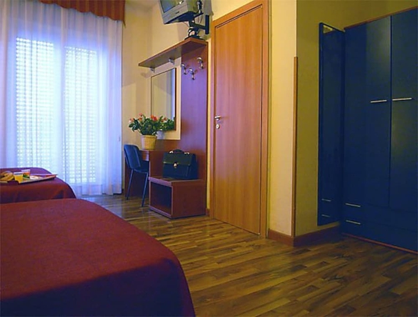 Imagen de la habitación del Hotel America, Mil&aacute;n. Foto 10