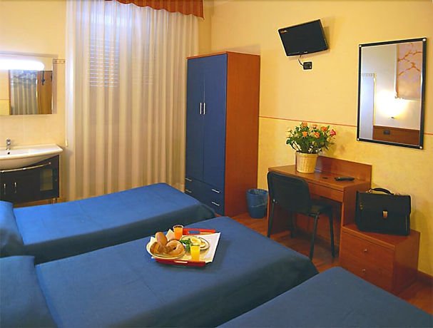 Imagen de la habitación del Hotel America, Mil&aacute;n. Foto 13