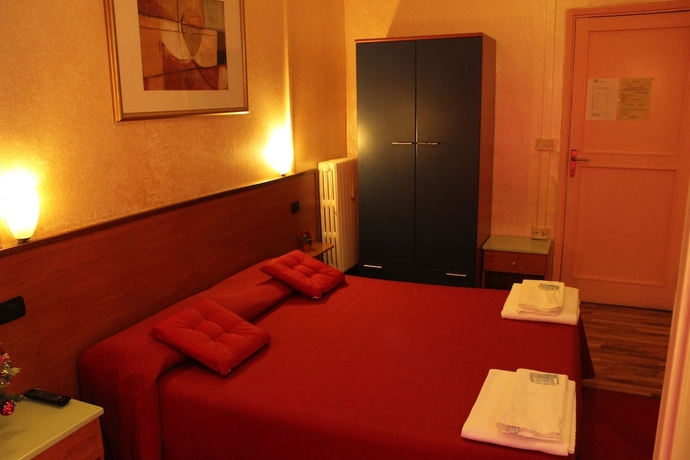 Imagen de la habitación del Hotel America, Mil&aacute;n. Foto 14