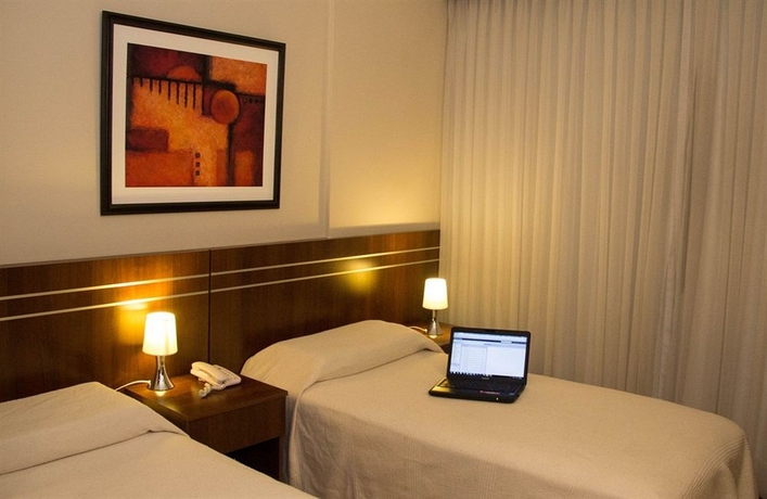 Imagen de la habitación del Hotel America, Montevideo. Foto 7